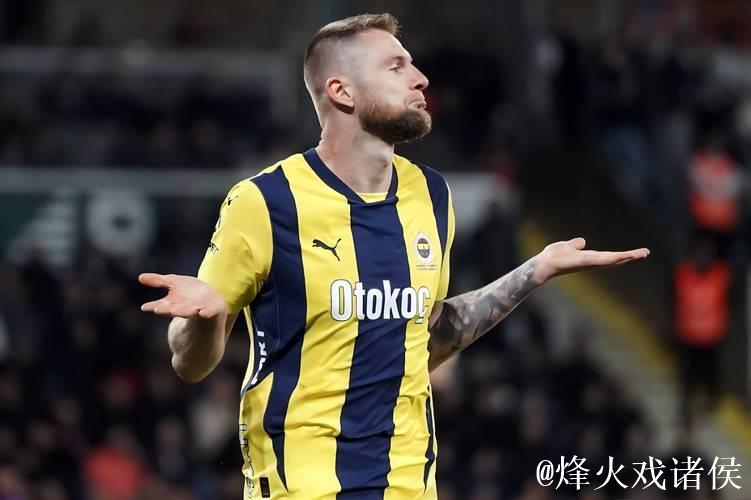 土媒:费内巴切在同时谈4-5名中卫 土媒:费内巴切在同时谈4-5名中卫